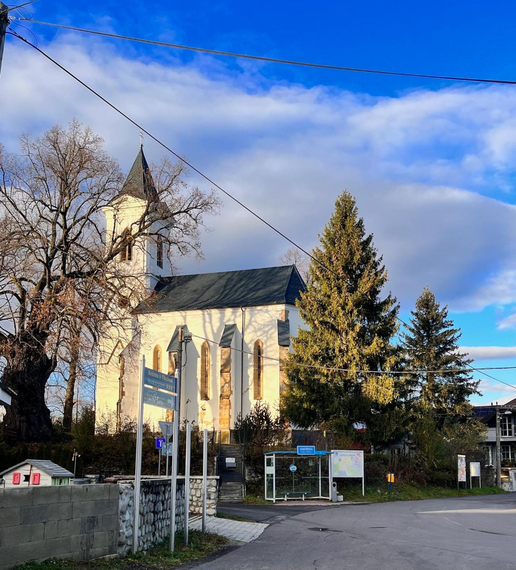 Отель Vila Morava Липтовски-Микулаш Экстерьер фото